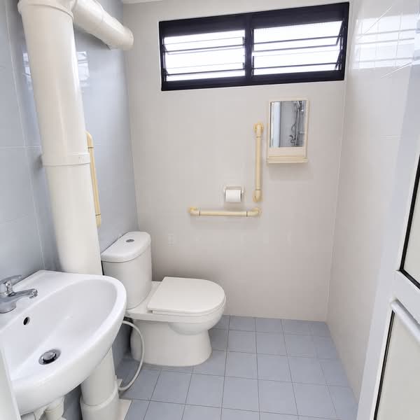 230 Ang Mo Kio Avenue 3, 230 Ang Mo Kio Avenue 3, Room Rental, 100 sqft, HDB Flat For Rent, by Abby Lee, 500208454 - Bathroom - PropertyGuru.com.sg