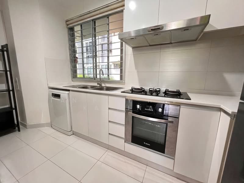 Waterfront Key, 780 Bedok Reservoir Road, 2 Bedrooms, 1,076 sqft, Condominium For Sale, by Tan Puay Hwee Katrina, 500208464 - Kitchen - PropertyGuru.com.sg