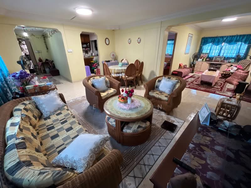 169 Hougang Avenue 1, 169 Hougang Avenue 1, 3 Bedrooms, 1,302 sqft, HDB Flat For Sale, by Sean Yin, 500208466 - Living Room - PropertyGuru.com.sg