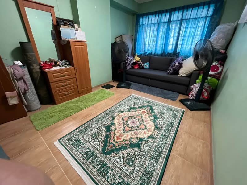 169 Hougang Avenue 1, 169 Hougang Avenue 1, 3 Bedrooms, 1,302 sqft, HDB Flat For Sale, by Sean Yin, 500208466 - Living Room - PropertyGuru.com.sg