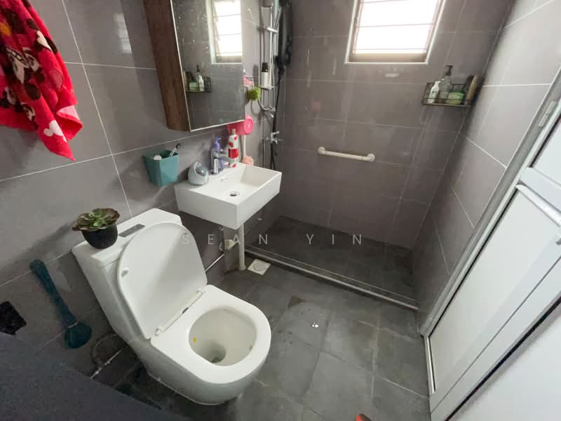 169 Hougang Avenue 1, 169 Hougang Avenue 1, 3 Bedrooms, 1,302 sqft, HDB Flat For Sale, by Sean Yin, 500208466 - Bathroom - PropertyGuru.com.sg
