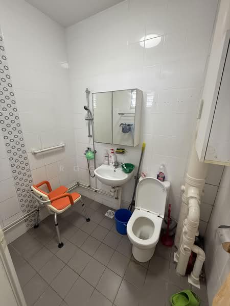 721 Bedok Reservoir Road, 721 Bedok Reservoir Road, 4 Bedrooms, 1,582 sqft, HDB Flat For Sale, by Roger Ho, 500208476 - Bathroom - PropertyGuru.com.sg