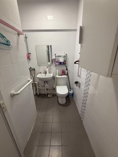721 Bedok Reservoir Road, 721 Bedok Reservoir Road, 4 Bedrooms, 1,582 sqft, HDB Flat For Sale, by Roger Ho, 500208476 - Bathroom - PropertyGuru.com.sg
