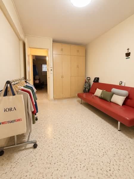 602 Clementi West, Clementi West, 2 Bedrooms, 721 sqft, HDB Flat For Sale, by Kenny Seah 谢炳清, 500208479 - Master Room - PropertyGuru.com.sg