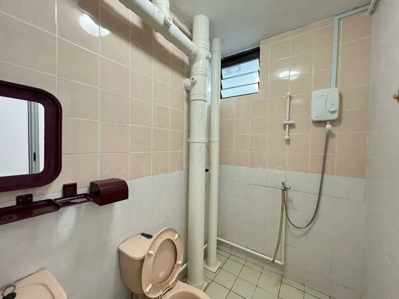 296A Choa Chu Kang Avenue 2, 296A Choa Chu Kang Avenue 2, 3 Bedrooms, 1,098 sqft, HDB Flat For Sale, by Jasline Teo, 500208487 - Bathroom - PropertyGuru.com.sg