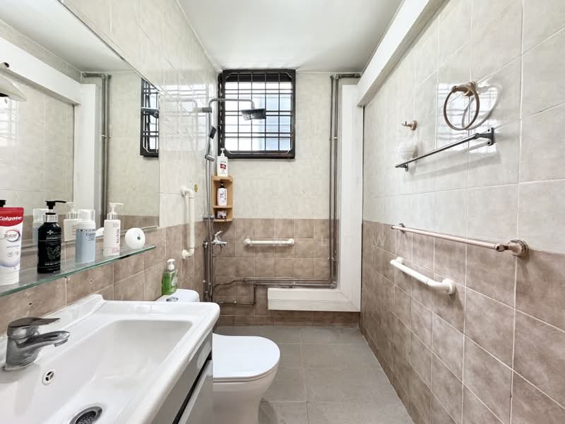661 Choa Chu Kang Crescent, 661 Choa Chu Kang Crescent, 4 Bedrooms, 1,518 sqft, HDB Flat For Sale, by Shawn Low, 500208488 - Common Bathroom - PropertyGuru.com.sg