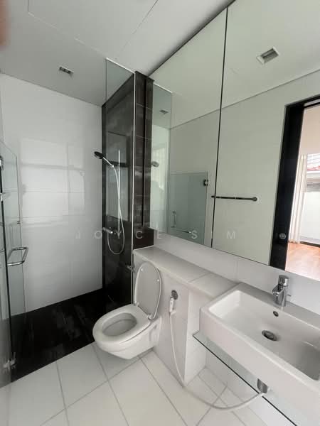 Modern Detached House, 1km to Nanyang Primary School, Prince of wales, coronation road, tan Kim Cheng road, 5 Bedrooms, 5,000 sqft, Detached House For Rent, by Joyce Sim, 500208490 - Bathroom - PropertyGuru.com.sg