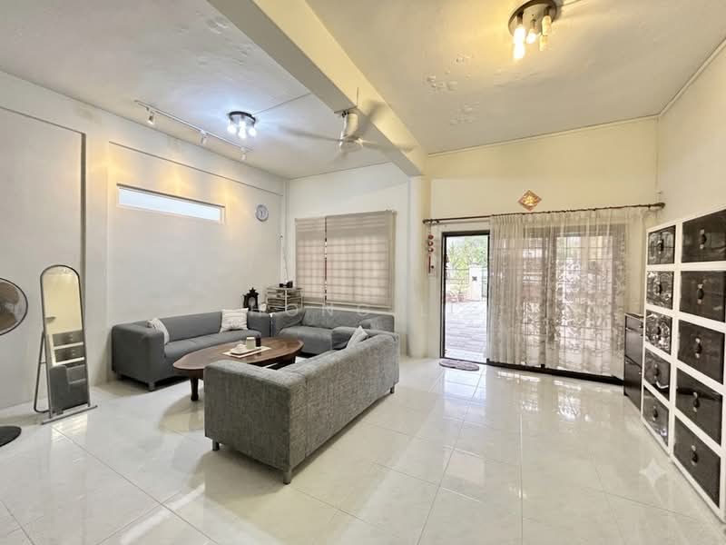 New Exclusive Listing Corner Terrace for AA or Rebuild, Chempaka Avenue, Sennett Estate, Macpherson / Potong Pasir, 4 Bedrooms, 2,207 sqft, Corner Terrace For Sale, by Hong Li, 500208518 - Living Room - PropertyGuru.com.sg