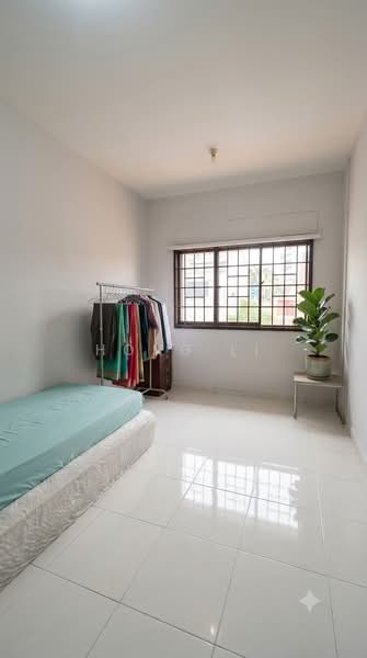New Exclusive Listing Corner Terrace for AA or Rebuild, Chempaka Avenue, Sennett Estate, Macpherson / Potong Pasir, 4 Bedrooms, 2,207 sqft, Corner Terrace For Sale, by Hong Li, 500208518 - Bedroom - PropertyGuru.com.sg