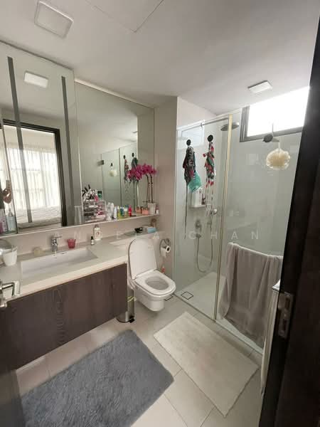 E Maisons (The Maisons), 32 Braddell Road, 2 Bedrooms, 1,227 sqft, Apartment For Sale, by Angela Chan, 500208520 - Bathroom - PropertyGuru.com.sg