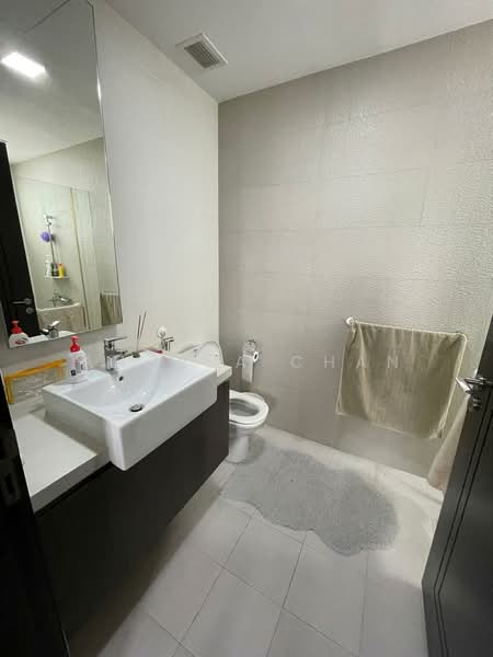 E Maisons (The Maisons), 32 Braddell Road, 2 Bedrooms, 1,227 sqft, Apartment For Sale, by Angela Chan, 500208520 - Bathroom - PropertyGuru.com.sg
