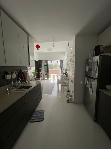 E Maisons (The Maisons), 32 Braddell Road, 2 Bedrooms, 1,227 sqft, Apartment For Sale, by Angela Chan, 500208520 - Kitchen - PropertyGuru.com.sg