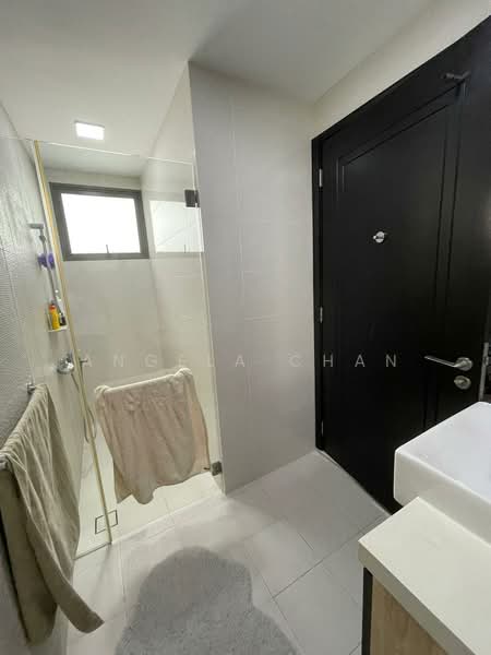 E Maisons (The Maisons), 32 Braddell Road, 2 Bedrooms, 1,227 sqft, Apartment For Sale, by Angela Chan, 500208520 - Bathroom - PropertyGuru.com.sg