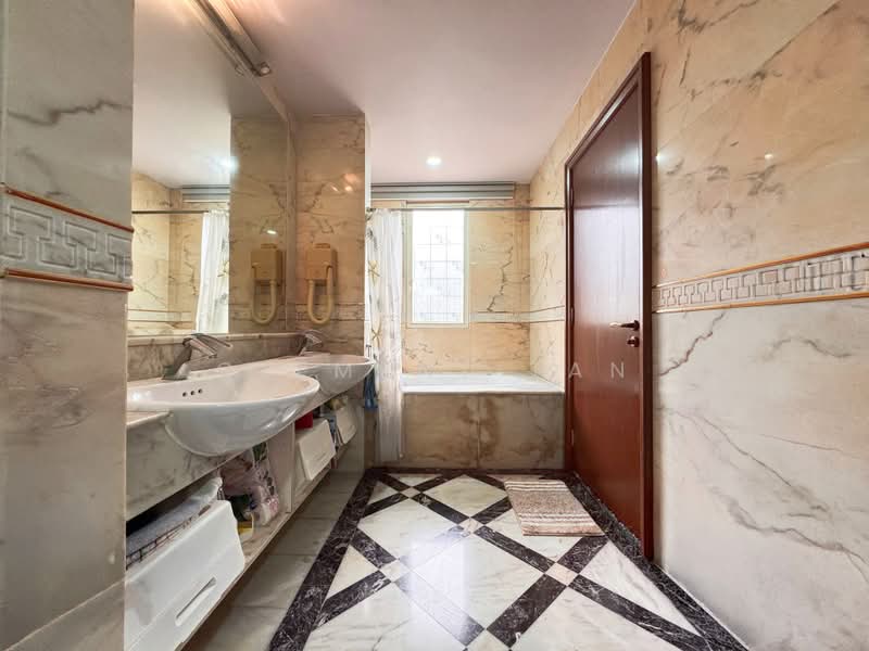 Changi Heights, Jalan Sinar Bintang, 4 Bedrooms, 3,101 sqft, Terraced House For Sale, by Clement Tan, 500208525 - Master Bathroom (ensuite) - PropertyGuru.com.sg