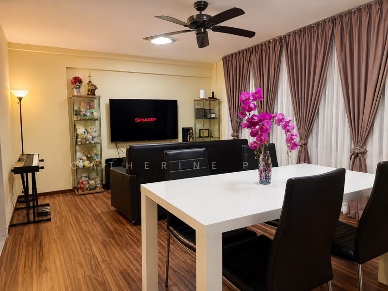 338 Bukit Batok Street 34, 338 Bukit Batok Street 34, 3 Bedrooms, 904 sqft, HDB Flat For Sale, by Catherine PANG, 500208551 - Living & Dining Room - PropertyGuru.com.sg