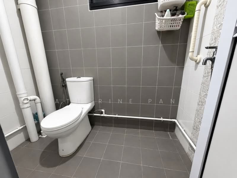 338 Bukit Batok Street 34, 338 Bukit Batok Street 34, 3 Bedrooms, 904 sqft, HDB Flat For Sale, by Catherine PANG, 500208551 - Common Bathroom - PropertyGuru.com.sg