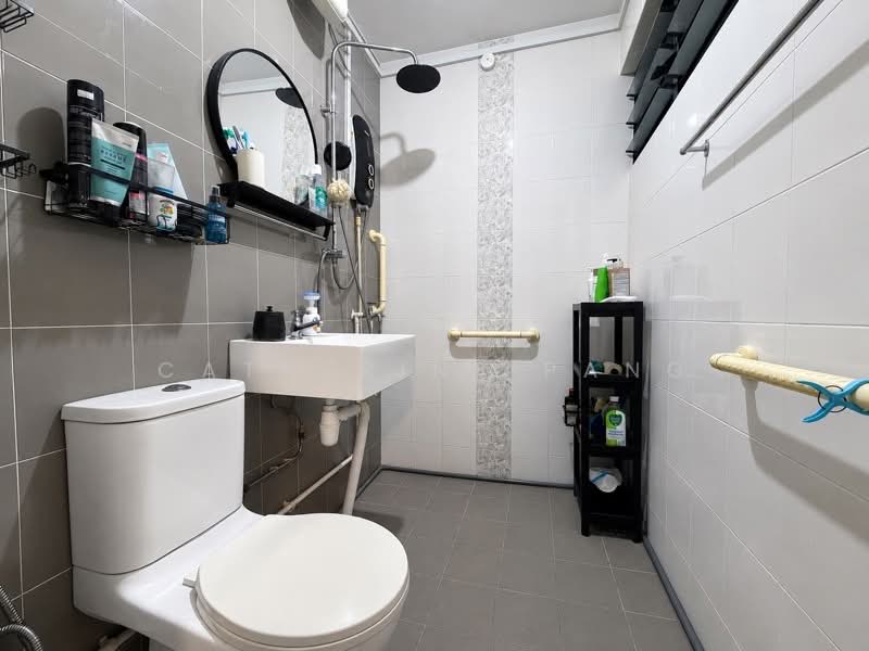 338 Bukit Batok Street 34, 338 Bukit Batok Street 34, 3 Bedrooms, 904 sqft, HDB Flat For Sale, by Catherine PANG, 500208551 - Master Bathroom - PropertyGuru.com.sg