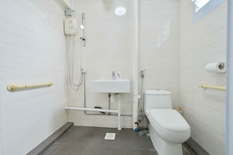 236 Bukit Panjang Ring Road, 236 Bukit Panjang Ring Road, 3 Bedrooms, 1,119 sqft, HDB Flat For Sale, by Josephine Teo, 500208555 - Bathroom - PropertyGuru.com.sg
