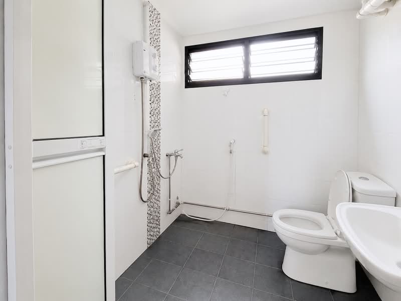 426 Ang Mo Kio Avenue 3, 426 Ang Mo Kio Avenue 3, Room Rental, 140 sqft, HDB Flat For Rent, by Eric Choy, 500208566 - Bathroom - PropertyGuru.com.sg