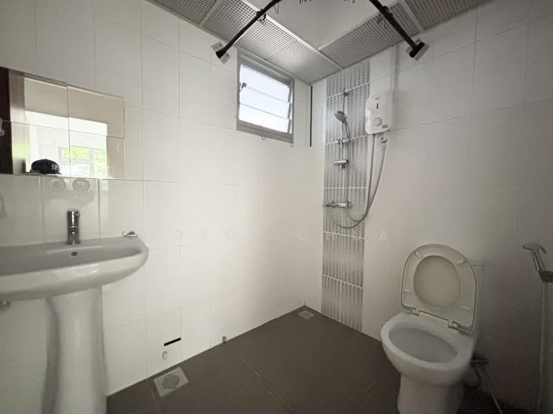 785B Woodlands Rise, 785B Woodlands Rise, 3 Bedrooms, 1,001 sqft, HDB Flat For Sale, by Joyce Chua, 500208569 - Bathroom - PropertyGuru.com.sg