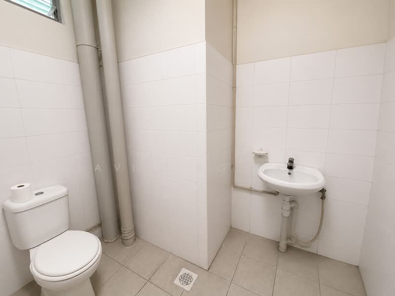 Wcega Tower, 21 Bukit Batok Crescent, 958 sqft, Light Industrial (B1) For Rent, by Javier Ng 黄允健, 500208571 - Bathroom - CommercialGuru.com.sg