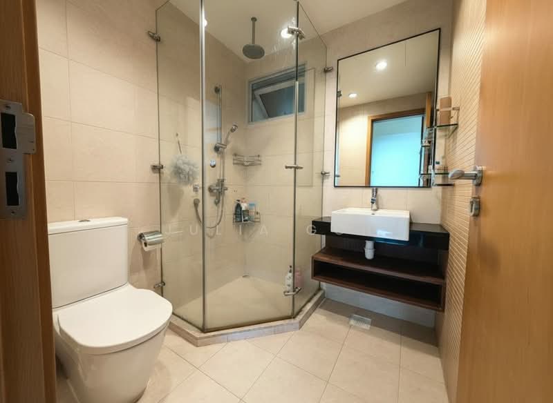 Hillvista, 1 Elizabeth Drive, 3 Bedrooms, 1,141 sqft, Condominium For Sale, by Julia Goh, 500208589 - Bathroom - PropertyGuru.com.sg
