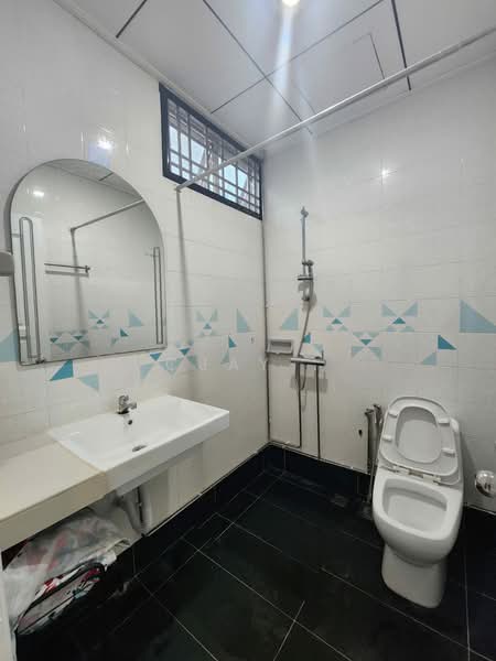 Sin Ming Plaza, 6 Sin Ming Road, Room Rental, 299 sqft, Apartment For Rent, by CJay ., 500208592 - Bathroom - PropertyGuru.com.sg