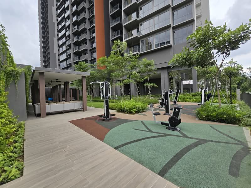 Clavon, 6 Clementi Avenue 1, Room Rental, 200 sqft, Condominium For Rent, by Zac Chen, 500208603 - Outdoor fitness station - PropertyGuru.com.sg