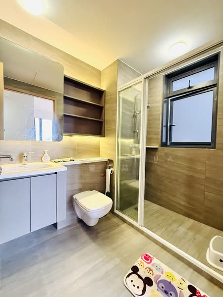 Hundred Palms Residences, 270 Yio Chu Kang Road, 3 Bedrooms, 883 sqft, Executive Condominium For Sale, by Rayne Chua 蔡美慧, 500208619 - Master Bathroom - PropertyGuru.com.sg