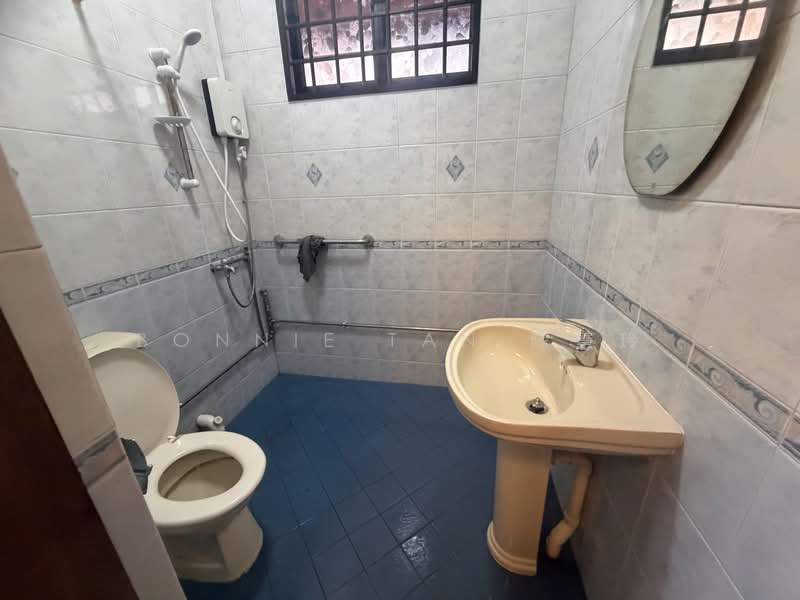 Sembawang Road, Sembawang Road, 3 Bedrooms, 1,500 sqft, Terraced House For Rent, by Bonnie Tan 陈慧玲, 500208625 - Bathroom - PropertyGuru.com.sg