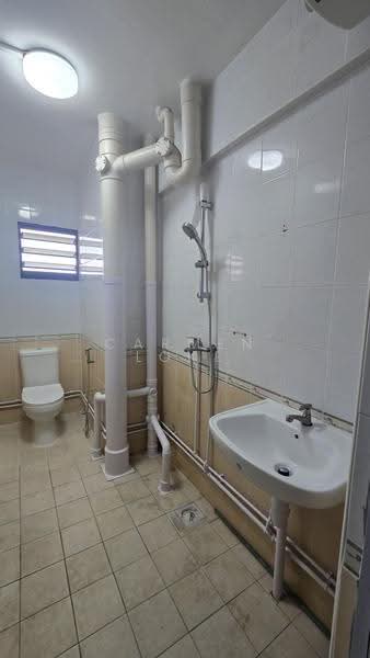 301 Shunfu Road, 301 Shunfu Road, Ang Mo Kio / Bishan / Thomson, 3 Bedrooms, 1,500 sqft, HDB Flat For Rent, by Carmen Loke, 500208635 - Common Bathroom - PropertyGuru.com.sg