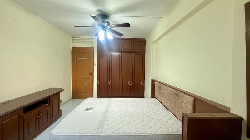 609 Yishun Street 61, 609 Yishun Street 61, Room Rental, 120 sqft, HDB Flat For Rent, by Jay Goh, 500208653 - 663 master bedroom - PropertyGuru.com.sg