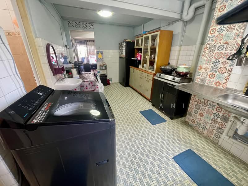 195 Golden Clover, 195 Kim Keat Avenue, 2 Bedrooms, 689 sqft, HDB Flat For Sale, by Ashcvin Mani, 500208656 - Kitchen - PropertyGuru.com.sg