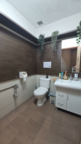 Wintech Centre, 6 Ubi Road 1, 2,497 sqft, Light Industrial (B1) For Sale, by Lissa Teo, 500208657 - Bathroom - CommercialGuru.com.sg