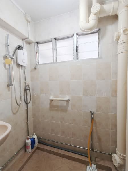 47 Marine Crescent, 47 Marine Crescent, 2 Bedrooms, 700 sqft, HDB Flat For Sale, by Michael Seah, 500208668 - Bathroom - PropertyGuru.com.sg