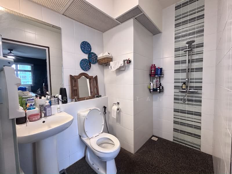 485 Segar Road, 485 Segar Road, 2 Bedrooms, 721 sqft, HDB Flat For Sale, by Rachel Tan, 500208687 - Bathroom - PropertyGuru.com.sg