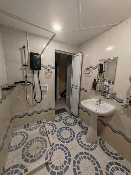 Lakepoint Condo, 10 Lakepoint Drive, Room Rental, 100 sqft, Condominium For Rent, by Charleen Koh, 500208688 - Bathroom - PropertyGuru.com.sg
