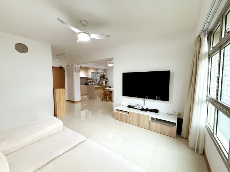 461A Bukit Batok West Avenue 8, 461A Bukit Batok West Avenue 8, 3 Bedrooms, 1,001 sqft, HDB Flat For Sale, by Novell Tan, 500208702 - Living Room - PropertyGuru.com.sg