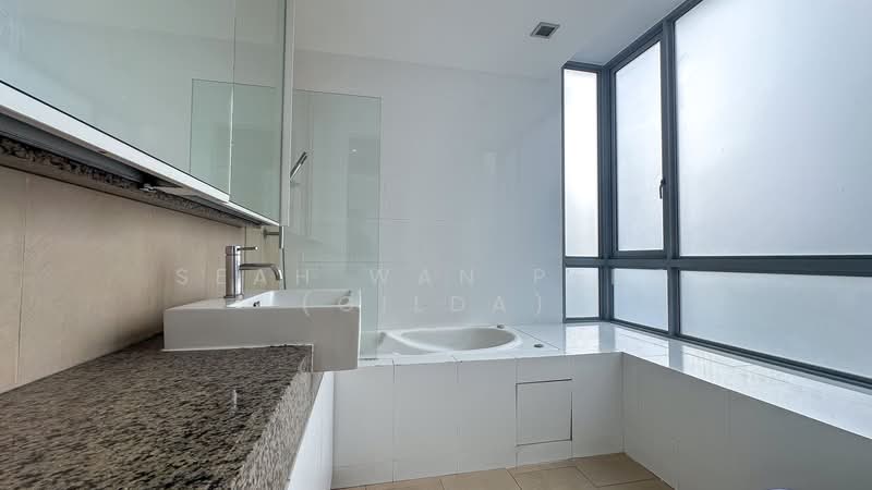 Bleu @ East Coast, 562 Upper East Coast Road, 3 Bedrooms, 1,216 sqft, Condominium For Rent, by Seah Wan Peng (Gilda), 500208707 - Master Bath - PropertyGuru.com.sg