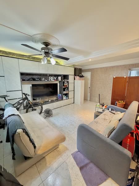412 Ang Mo Kio Avenue 10, 412 Ang Mo Kio Avenue 10, 3 Bedrooms, 990 sqft, HDB Flat For Sale, by Michelle Seck, 500208709 - Living room - PropertyGuru.com.sg