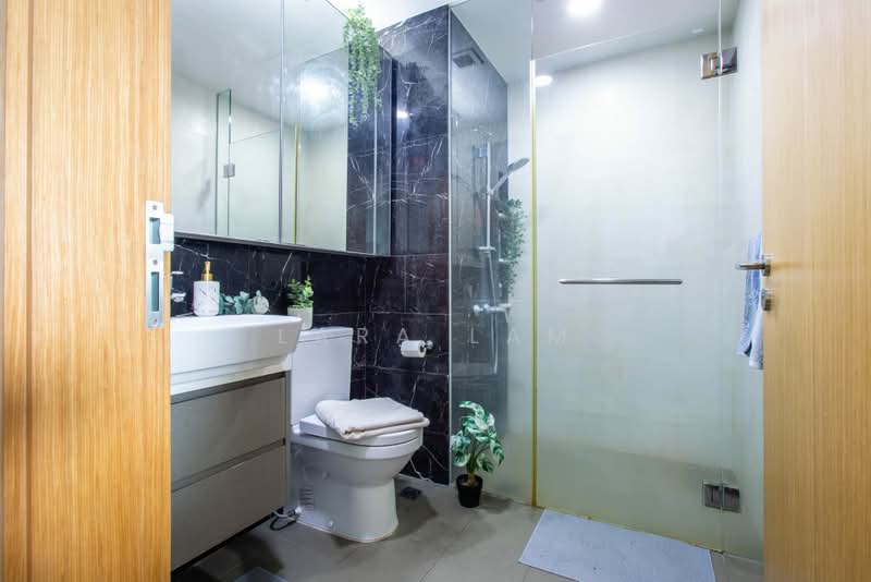 The Glades, 12 Bedok Rise, 1 Bedroom, 452 sqft, Condominium For Sale, by Lara Lam, 500208711 - Bathroom - PropertyGuru.com.sg