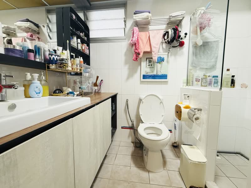312C Clementi Avenue 4, 312C Clementi Avenue 4, 3 Bedrooms, 1,216 sqft, HDB Flat For Sale, by Wang Lin, 500208712 - Master Bathroom - PropertyGuru.com.sg