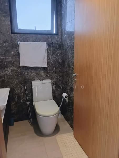Waterfront Isle, 738 Bedok Reservoir Road, 2 Bedrooms, 990 sqft, Condominium For Rent, by Asley Ho, 500208719 - Bathroom - PropertyGuru.com.sg