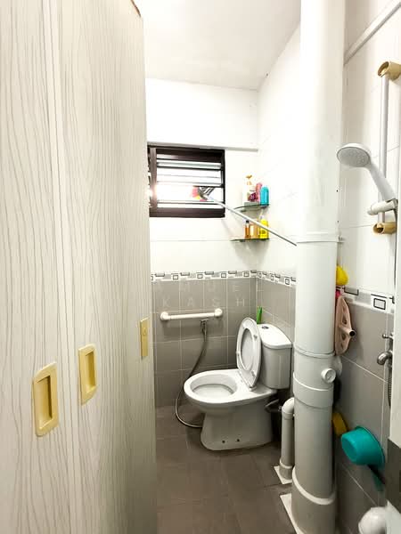 99 Aljunied Crescent, 99 Aljunied Crescent, 2 Bedrooms, 742 sqft, HDB Flat For Rent, by Samuel Prakash S/O Joseph Asirvatham, 500208726 - Bathroom - PropertyGuru.com.sg