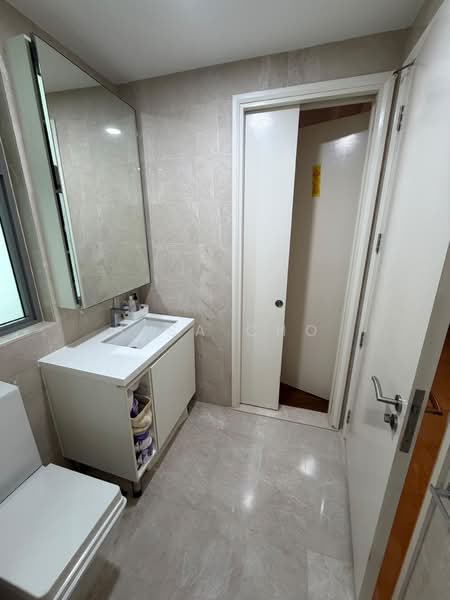 Kingsford Hillview Peak, 103 Hillview Rise, 1 Bedroom, 667 sqft, Condominium For Sale, by Lisa Cho, 500208735 - Bathroom - PropertyGuru.com.sg