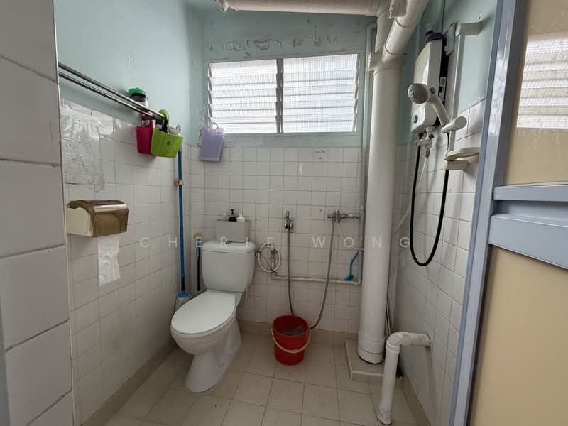 408 Bukit Batok West Avenue 4, 408 Bukit Batok West Avenue 4, 2 Bedrooms, 732 sqft, HDB Flat For Sale, by Cherie Wong, 500208754 - Bathroom - PropertyGuru.com.sg
