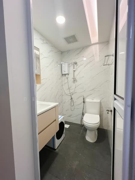 Kew Crescent, Kew Crescent, 7 Bedrooms, 3,914 sqft, Terraced House For Rent, by Derrick Neo, 500208755 - Bathroom - PropertyGuru.com.sg