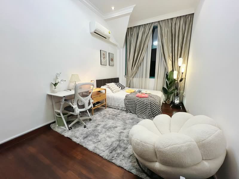 Kew Crescent, Kew Crescent, 7 Bedrooms, 3,914 sqft, Terraced House For Rent, by Derrick Neo, 500208755 - Bedroom - PropertyGuru.com.sg