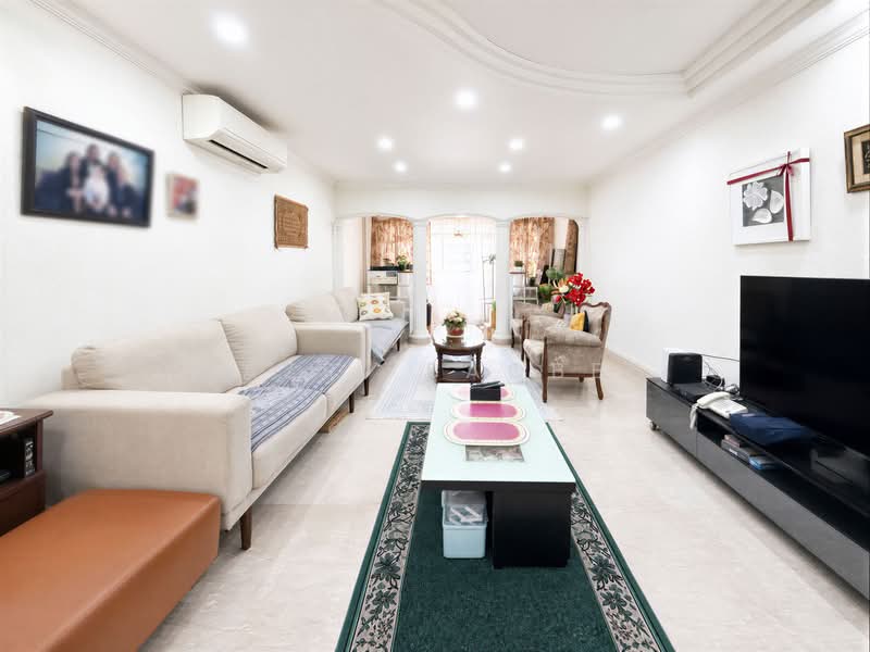 725 Bedok Reservoir Road, 725 Bedok Reservoir Road, 3 Bedrooms, 1,528 sqft, HDB Flat For Sale, by Nazri Baobed, 500208765 - Living Room - PropertyGuru.com.sg