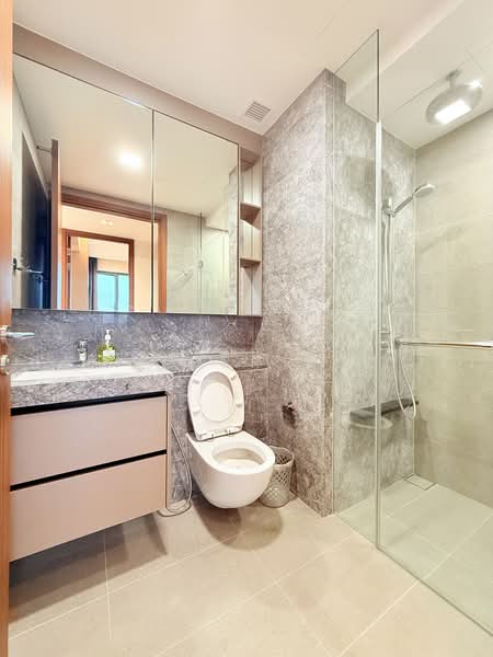Stirling Residences, 21 Stirling Road, 2 Bedrooms, 635 sqft, Condominium For Sale, by Esther Zou, 500208775 - Bathroom - PropertyGuru.com.sg